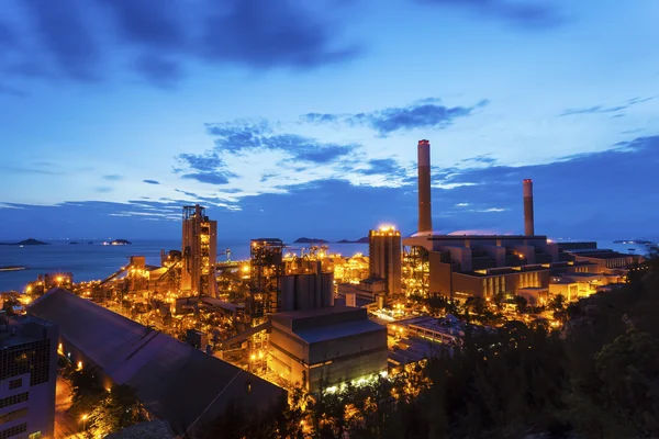 Central eléctrica por la noche — Foto de Stock