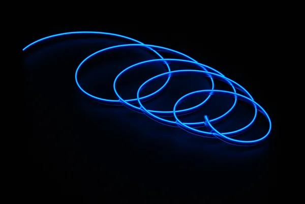 Синяя неоновая полоса — стоковое фото