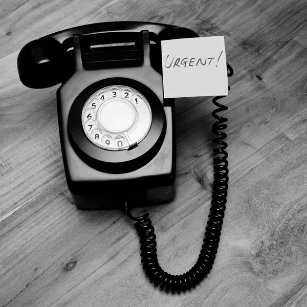 Černý retro bakelitový telefon — Stock fotografie