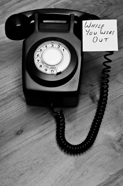 黒のレトロなベークライト電話 — ストック写真