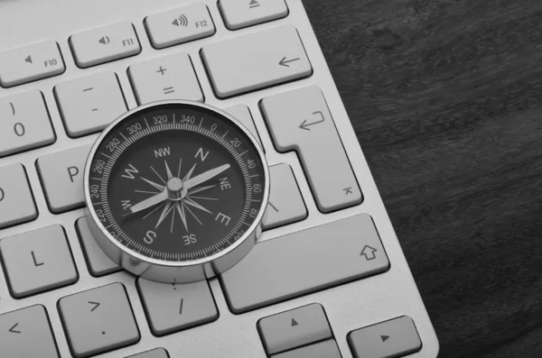 Keyboard with compass black and white — Stock Photo, Image