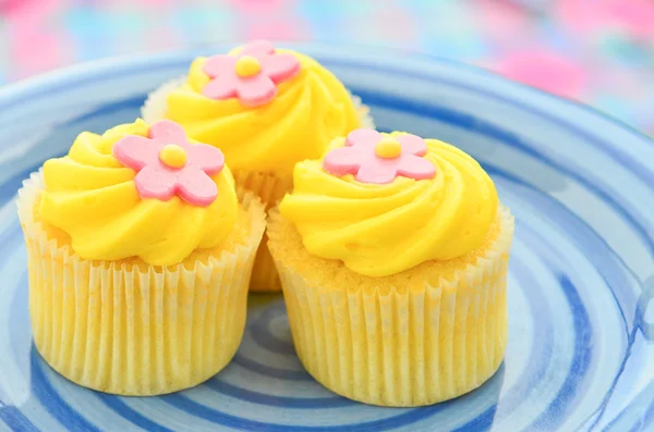 Iced citroen cupcakes — Stockfoto
