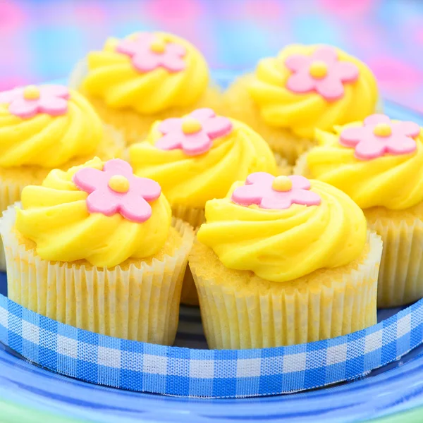 Iced citroen cupcakes — Stockfoto