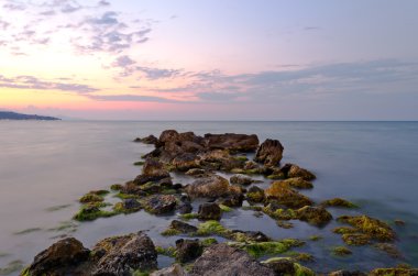 sunset Beach taşlara