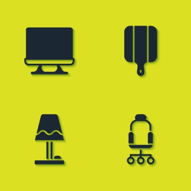 Akıllı TV, ofis koltuğu, masa lambası ve kesme tahtası simgesi ayarla. Vektör
