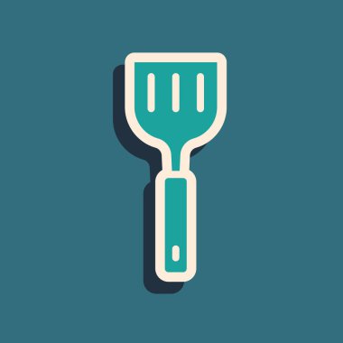 Yeşil Spatula simgesi yeşil arkaplanda izole edildi. Mutfak spatula ikonu. Barbekü spatula işareti. Barbekü ve ızgara aleti. Uzun gölge tarzı. Vektör