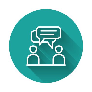 Beyaz çizgi iki oturan adam konuşan ikon uzun gölge arkaplan izole. Konuşma balonu sohbeti. İleti simgesi. İletişim ya da yorum sohbet sembolü. Yeşil daire düğmesi. Vektör