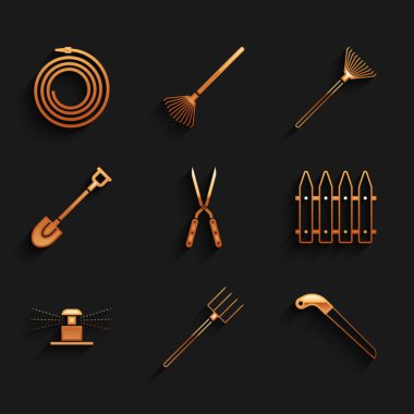 Bahçe yapımı el yapımı makas yabası testeresi otomatik sulama fıskiyeleri tırmık yaprakları ve hortum yangın hortumu ikonu. Vektör.