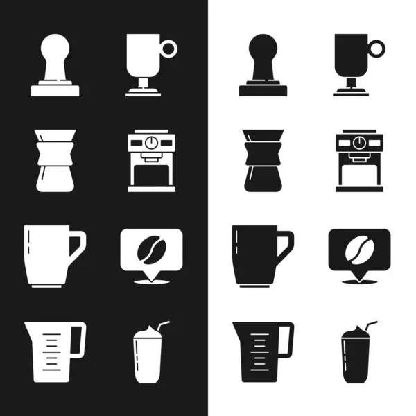 Kahve makinesini ayarla, kahve makinesinin üzerine dök, kurutucu, İrlandalı, fincan, fasulyeli konum, milkshake ve sürahi cam su ikonu. Vektör — Stok Vektör