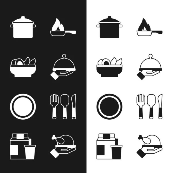 Set Cubierto con bandeja de comida, Nachos en plato, olla de cocina, sartén, plato, tenedor, cuchara y cuchillo, pollo asado pavo y pedido en línea icono de entrega. Vector — Vector de stock