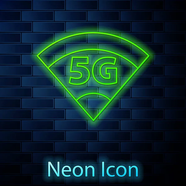 Linha de néon brilhante 5G novo ícone de conexão de internet wi-fi sem fio isolado no fundo da parede de tijolo. Tecnologia de taxa de dados de conexão de alta velocidade de rede global. Vetor — Vetor de Stock