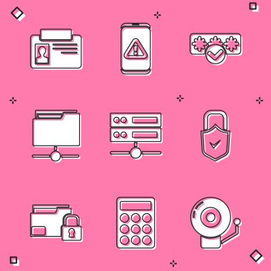Kimlik kartı, ünlem işareti, Parola koruması, FTP klasörü, Sunucu, Data, Web Sunucusu, Kilitle ve Kontrol, Dizin kilidi ve simgesi olan mobil bir kimlik belirle. Vektör