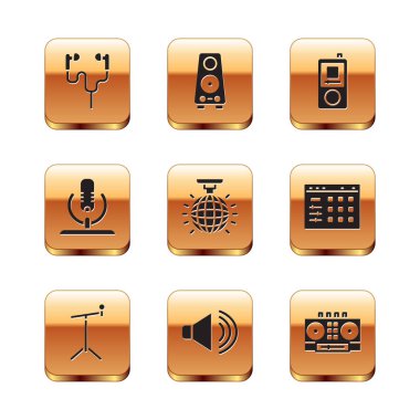 Set Air kulaklıkları, standı olan mikrofon, Hoparlör sesi, Disko topu, müzik çalar, DJ uzaktan karışık müzik ve Stereo hoparlör ikonu. Vektör