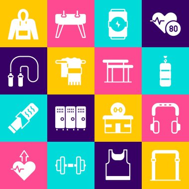 Spor çubuğu, kulaklıklar, kum torbası, enerji içeceği, havlu askısı, atlama ipi, kapüşon ve kaldırılmamış çubuklar simgesi. Vektör