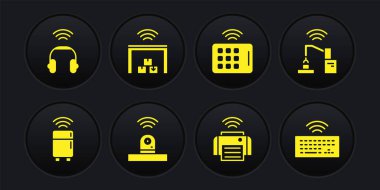 Akıllı buzdolabı, robot kol fabrikası, güvenlik kamerası, yazıcı, kablosuz tablet, depo, klavye ve kulaklık ikonu. Vektör