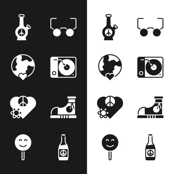 Set Jugador de vinilo, El mundo del corazón - amor, Bong, Gafas, Amor paz, Zapatillas de deporte, Botella de cerveza y sonrisa icono de la cara. Vector — Archivo Imágenes Vectoriales