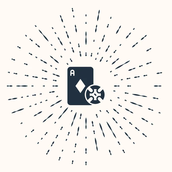 Чип Серого Казино и иконка игральных карт изолированы на бежевом фоне. Казино покер. Абстрактные круговые случайные точки. Вектор — стоковый вектор