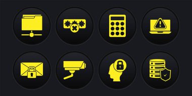 E- posta ileti kilidi şifresini, ünlem işaretli dizüstü bilgisayarı, güvenlik kamerası, insan kafası, şifre koruması, sunucu kalkanı ve FTP dizin simgesini ayarla. Vektör