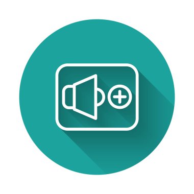 Beyaz çizgi sözcüsü sesi, sesli ses sembolü, uzun gölge arkaplan ile izole edilmiş medya müzik ikonu. Yeşil daire düğmesi. Vektör