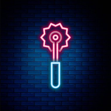 Parlayan neon hattı pizza bıçağı ikonu tuğla duvar arkasında izole edilmiş. Pizza kesme tabelası. Çelik mutfak gereçleri. Renkli taslak konsepti. Vektör