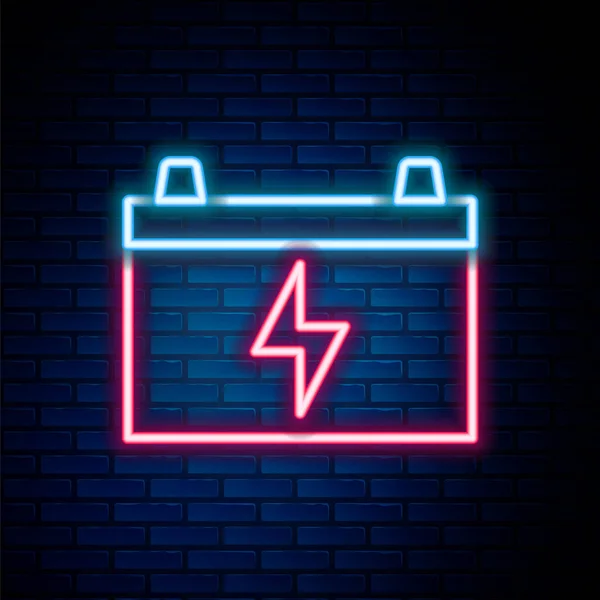 Linea neon incandescente icona della batteria auto isolato su sfondo muro di mattoni. Accumulatore di energia della batteria e batteria accumulatore di elettricità. Concetto di contorno colorato. Vettore — Vettoriale Stock