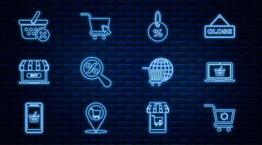 Hat yenilenmiş alışveriş arabası, dizüstü bilgisayarda alışveriş sepeti, indirimli yüzde etiketi, internetteki büyüteç, kaldırma, küreselleşme ve imleç simgesi. Vektör