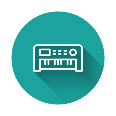 Beyaz çizgi müzik sentezleyicisi simgesi uzun gölgeli izole edilmiş. Elektronik piyano. Yeşil daire düğmesi. Vektör.