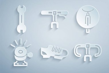 Bisiklet ayakkabıları, zil, gidon ve İngiliz anahtarı simgesini ayarla. Vektör