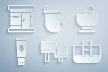 Sauna ahşap bank, havan topuzu, krem losyon kozmetik tüp, merdiven, eldiven ve ahşap hamam ikonu ile yüzme havuzu hazırlayın. Vektör
