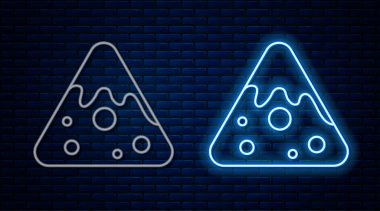 Parlayan neon hattı Nachos simgesi tuğla duvar arka planında izole edildi. Tortilla cipsi veya nachos tortilla. Geleneksel Meksika fast food 'u. Vektör