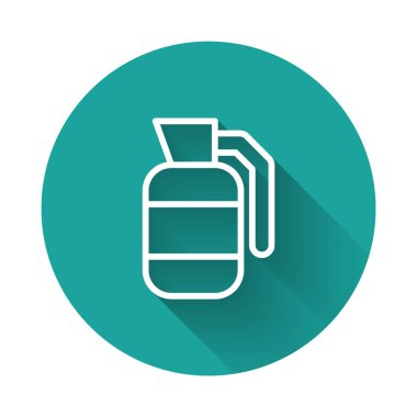 Beyaz çizgili el bombası ikonu uzun gölgeli bir arka plan. Bomba patlaması. Yeşil daire düğmesi. Vektör