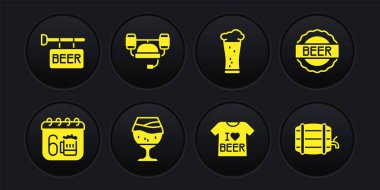 Aziz Patrick Günü takvimi, biralı şişe kapağı, bir bardak bira, bira tişörtü, miğfer, rafta tahta fıçı ve sokak tabelasının simgesi. Vektör