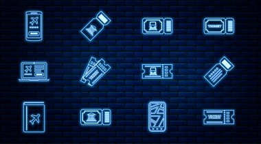 Bilet, tren bileti, dizüstü bilgisayar, cep telefonu ve müze simgesi. Vektör