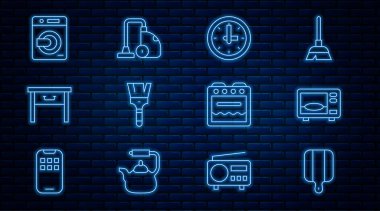 Hat kesme tahtası, mikrodalga fırın, saat, boya fırçası, mobilya sehpası, çamaşır makinesi, fırın ve elektrik süpürgesi ikonu. Vektör