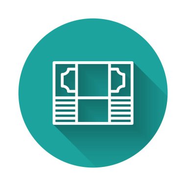 Beyaz çizgi kağıt para yığını uzun gölgeli izole nakit ikonu. Para desteleri. Para birimi. Yeşil daire düğmesi. Vektör