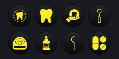 Diş ipi, teftiş aynası, ağız gargarası şişesi, diş macunu, ağrı kesici tableti ve beyazlatma ikonu. Vektör