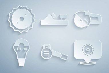 Yaprak üfleyiciyi, angle öğütücüsünü, testere bıçağını, tahta uçak aletini ve ikonu hazırlayın. Vektör