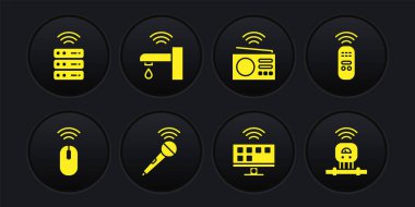 Kablosuz fare, Akıllı uzaktan kumanda, mikrofon, TV sistemi, radyo, su musluğu, sensör ve sunucu simgesini ayarla. Vektör