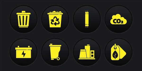 Set batterie de voiture, émissions de CO2 dans le nuage, poubelle, usine, lampe fluorescente, Corbeille avec recyclage, Feuille d'étiquette et icône. Vecteur — Image vectorielle