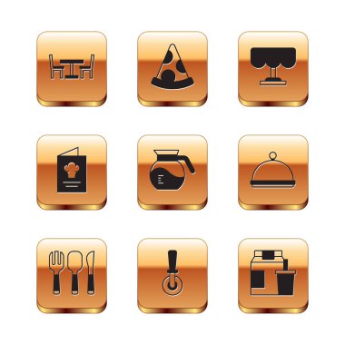 Tahta masayı sandalye, çatal, kaşık ve bıçak, pizza, kahve makinesi, yemek kitabı, internetten sipariş ve pizza ikonu ile kurun. Vektör