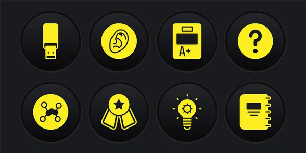 Set Chemical formula, Speech bubbles with Question, Medal star, Light bulb, Exam sheet A plus grade, Ear listen sound signal, Notebook and USB flash drive icon. Vector — 图库矢量图片