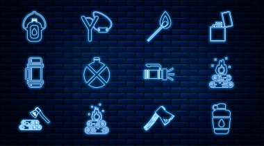 Kantin su şişesi, kamp ateşi, yanan kibrit, termos kabı, el feneri ve sapan ikonu. Vektör