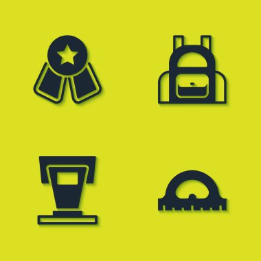 Madalyayı yıldız, iletki ızgarası, sahne standı ve okul sırt çantası ikonu ile ayarla. Vektör