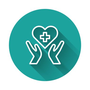 Uzun gölge arkaplan izole edilmiş bir haç simgesine sahip beyaz çizgi kalbi. İlk yardım. Sağlık, tıbbi ve eczane işaretleri. Yeşil daire düğmesi. Vektör