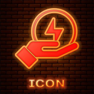 Parlayan neon ışıklı cıvata simgesi tuğla duvar arkasında izole edildi. Flaş işareti. Flaş ikonunu yükle. Gök gürültüsü. Yıldırım çarpması. Vektör.