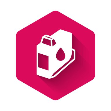 Beyaz yazıcı mürekkep kartuşu simgesi uzun gölgeli izole edilmiş. Pembe altıgen düğmesi. Vektör.