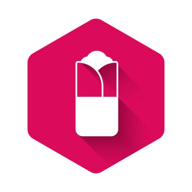 Beyaz Burrito simgesi uzun gölge arkaplanı ile izole edildi. Geleneksel Meksika fast food 'u. Pembe altıgen düğmesi. Vektör