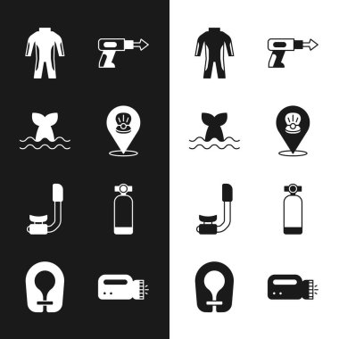 Deniz tarağı deniz kabuğu, balina kuyruğu, dalış için dalış kıyafeti, balıkçı zıpkını, Snorkel, Aqualung, El feneri dalgıcı ve can yeleği ikonu. Vektör