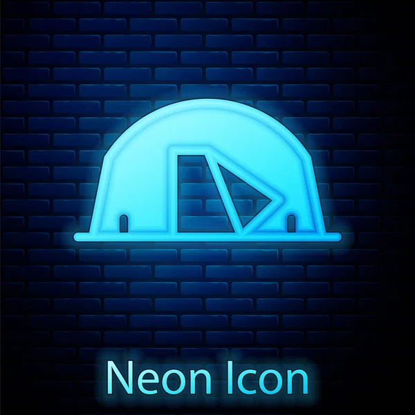 Izzó neon Turisztikai sátor ikon elszigetelt téglafal háttér. Kempingszimbólum. Vektor — Stock Vector