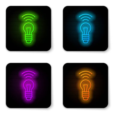 Parlayan neon hattı Akıllı ampul sistemi simgesi beyaz arkaplanda izole edildi. Enerji ve fikir sembolü. İnternet kavramının kablosuz bağlantısı. Siyah kare düğme. Vektör.